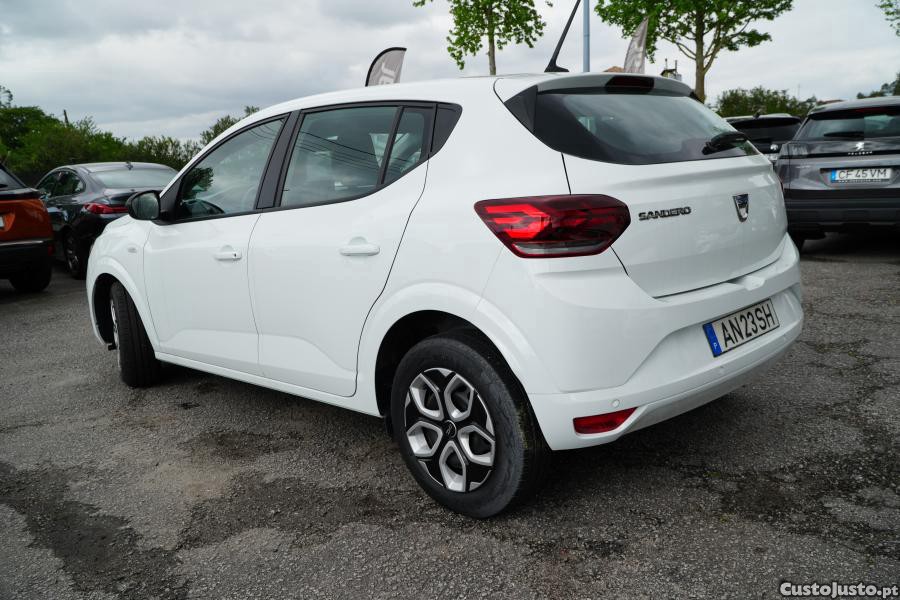 Dacia Sandero 1.0 SCe Essential - 22 — photo 4