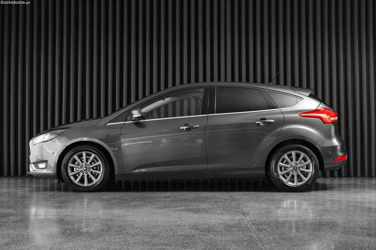 Ford Focus 1.0 EcoBoost S&S TITANIUM — fotografia 24