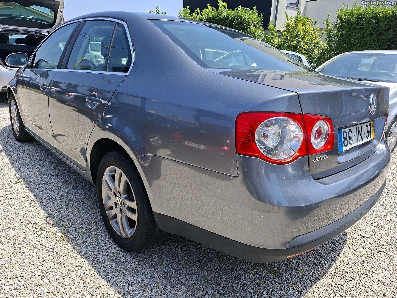 VW Jetta 1.6 Tdi 105 cv - 09 foto 4