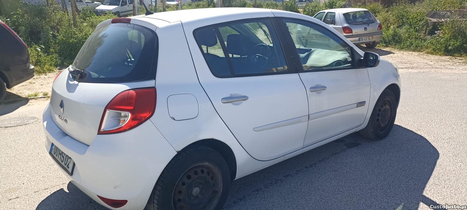 Renault Clio 1.5 Diesel — photo 4