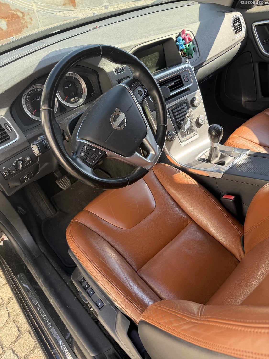 Volvo V60 2.0 D4 - 13 — photo 5