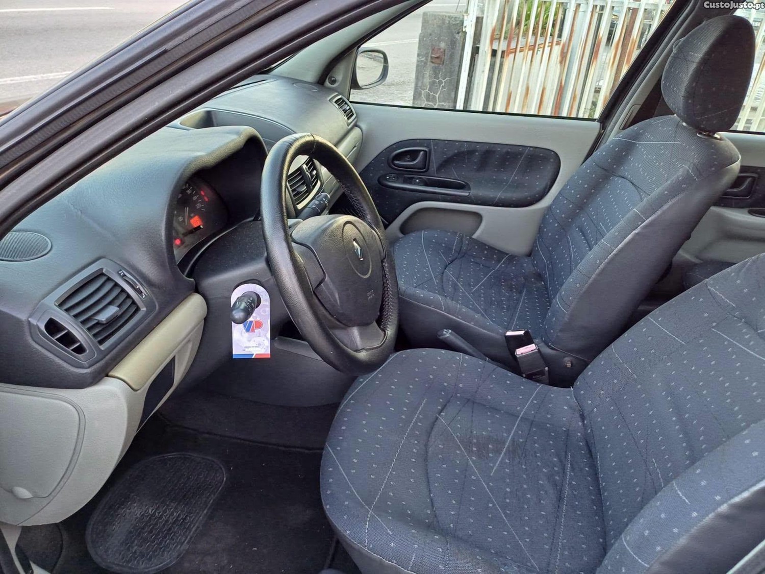 Renault Clio 1.2 i   Viatura  Nacional - 02 — photo 5