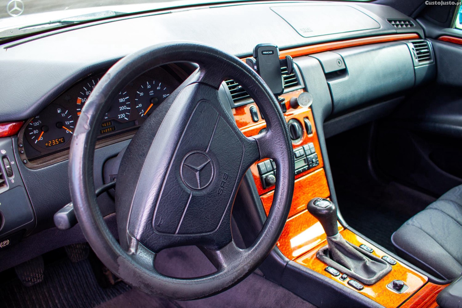 Mercedes-Benz E 220 (210 004) — photo 5