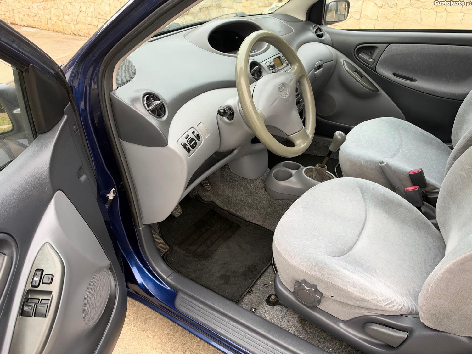 Toyota Yaris 1.0 VVT-I — photo 4