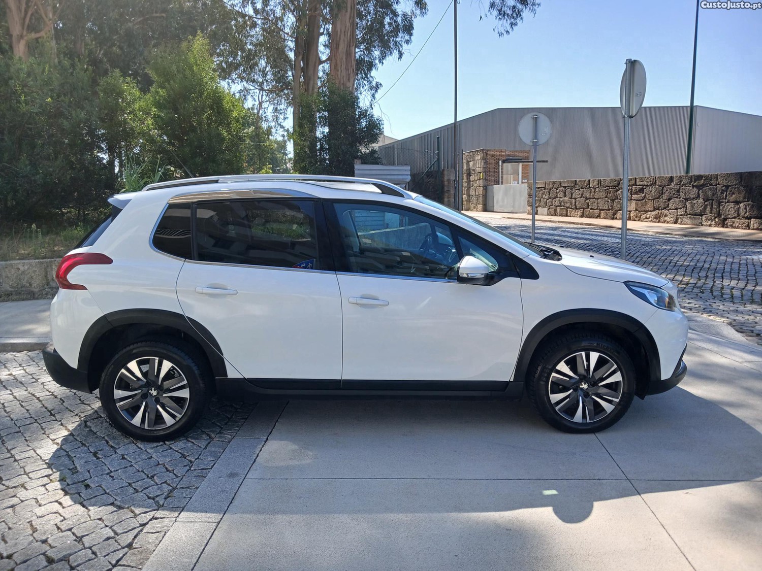 Peugeot 2008 allure — fotografia 13