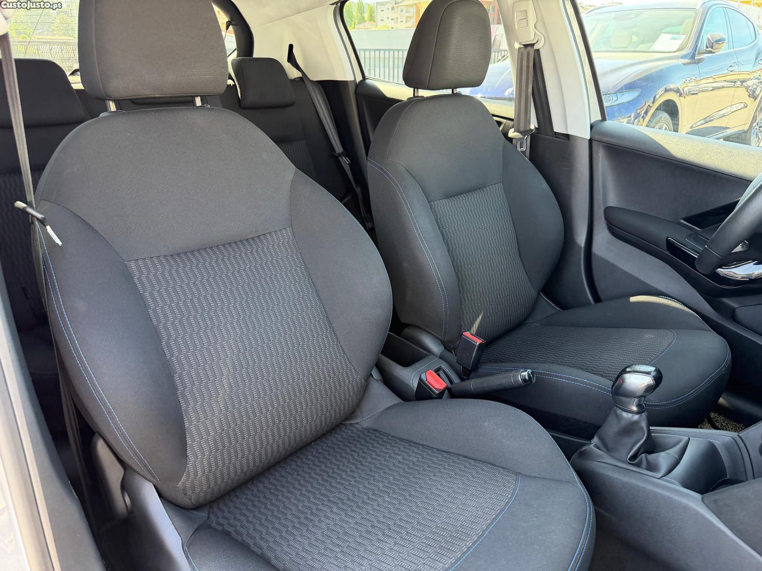 Peugeot 208 1.2 PureTech Signature — fotografia 10
