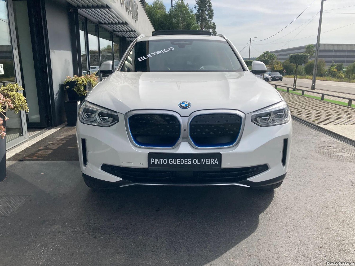 BMW iX3 Impressive — photo 2