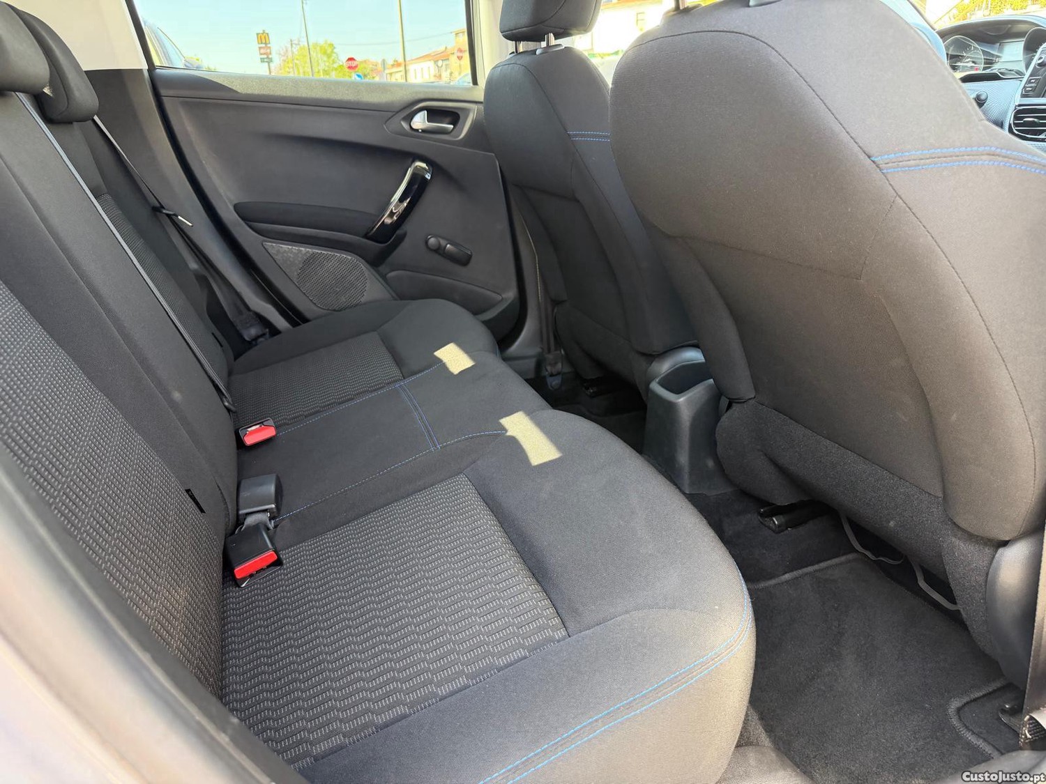 Peugeot 208 1.2 PureTech Signature — fotografia 12