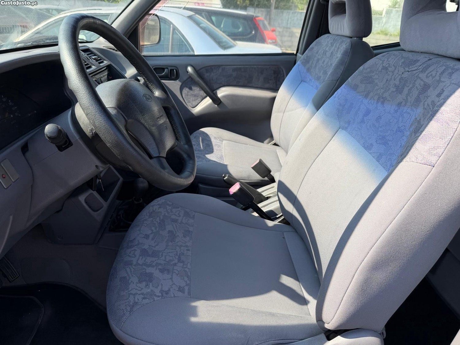 Ford Maverick GLS — fotografia 7