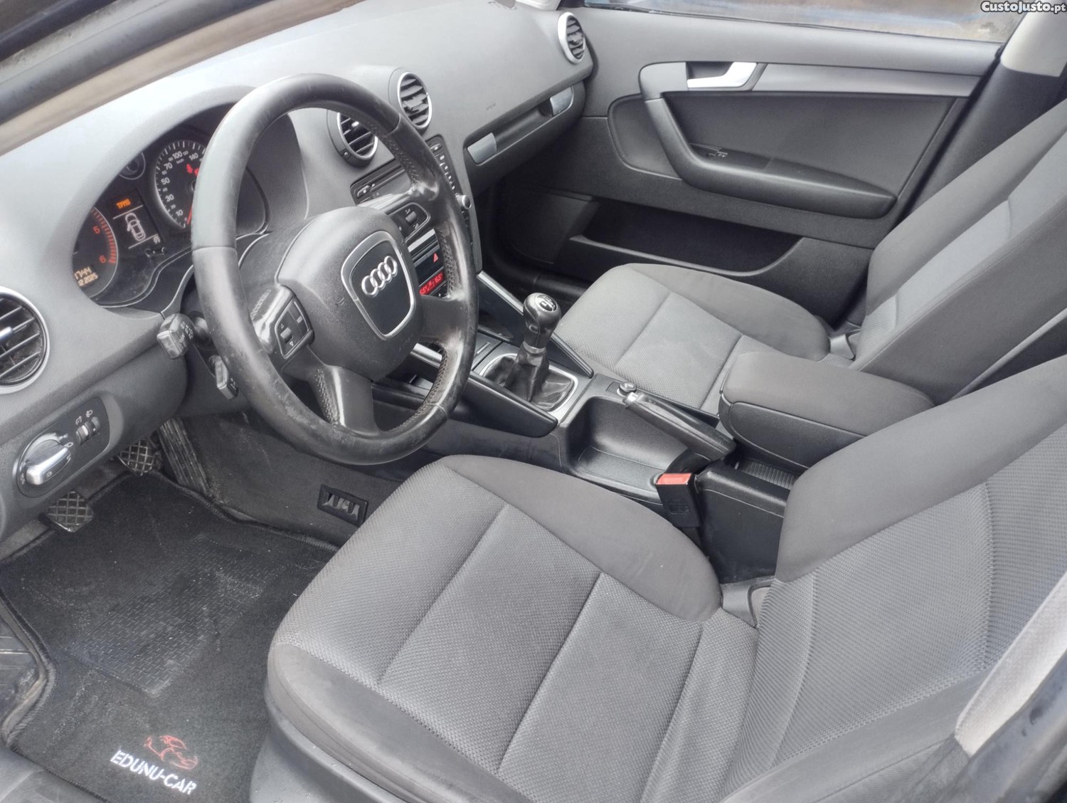 Audi A3 Sportback 1.6 TDI 105cv Attraction c/ Garantia — fotografia 11