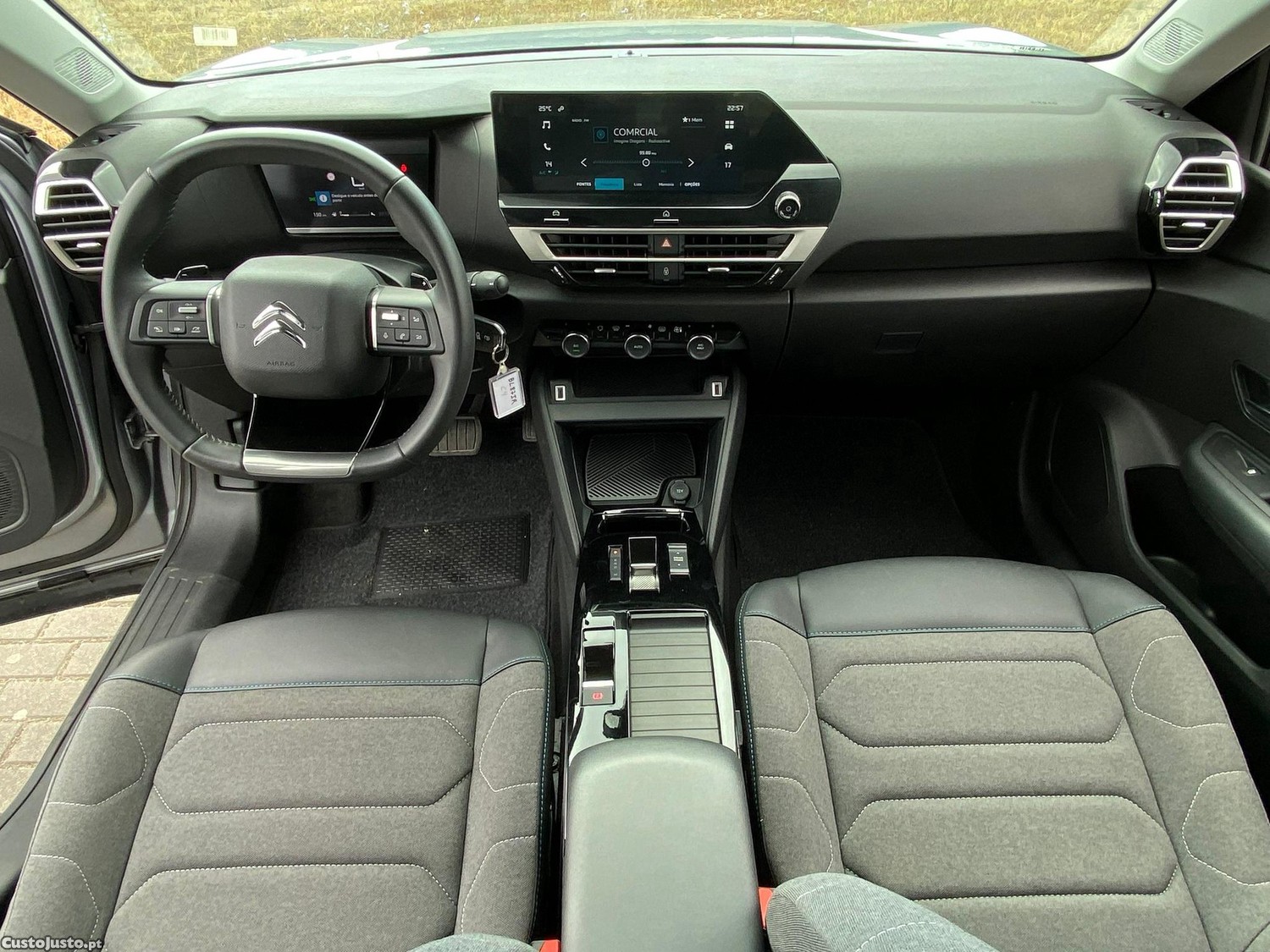 Citroën C4 X 1.2 PureTech Plus EAT8 — fotografia 5
