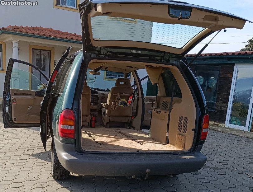 Chrysler Grand Voyager 3.3 aut — fotografia 3
