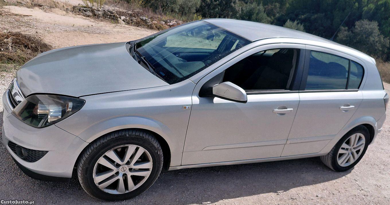 Opel Astra 1.7 cdti 125cv — photo 4