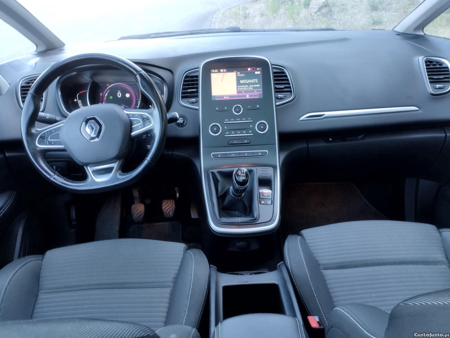 Renault Grand Scénic 1.6 DCI 130cv Intens - 7 lugares - Teto Panorâmico - C/ Garantia — fotografia 6