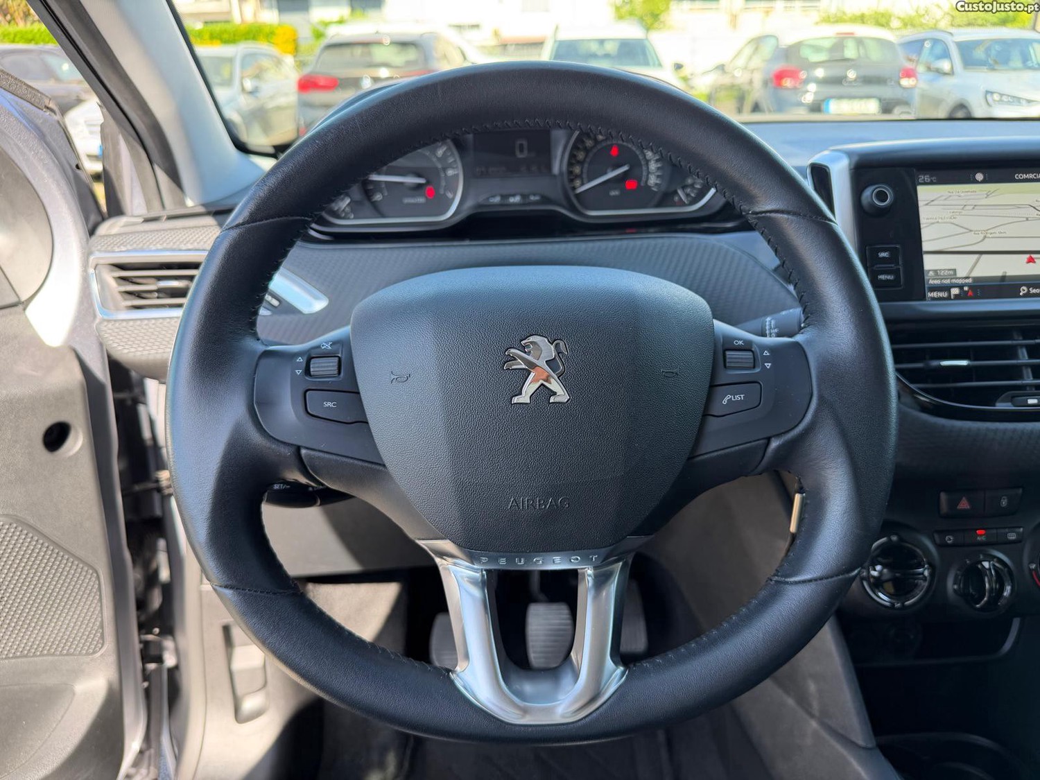 Peugeot 208 1.2 PureTech Signature — fotografia 6