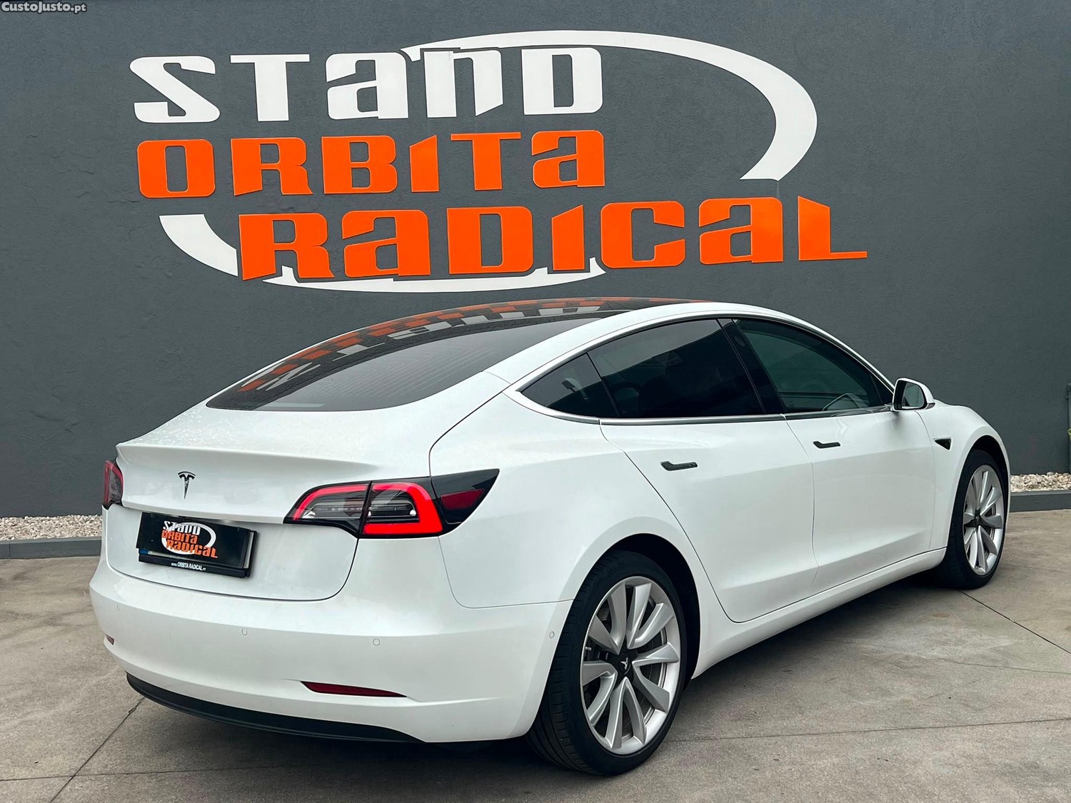 Tesla Model 3 Standard RWD Plus — fotografia 16