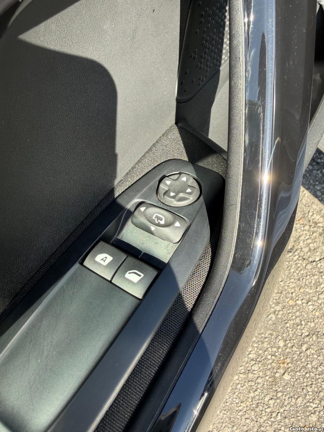 Peugeot 208 1.2 PureTech Signature — fotografia 9