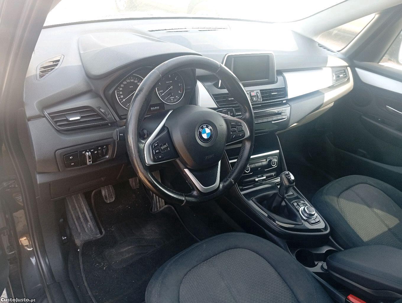 BMW 216 Gran Tourer . — fotografia 5