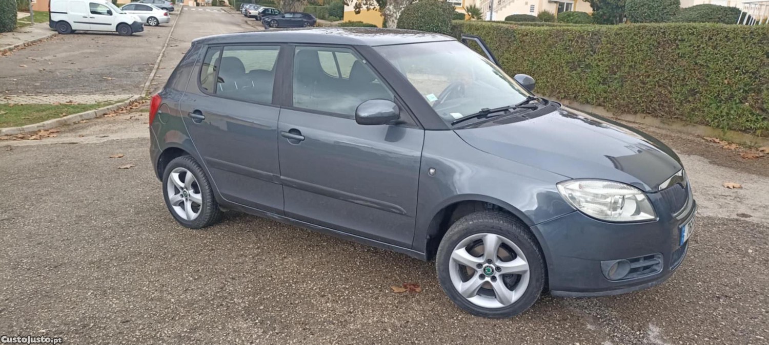 Skoda Fabia 1.4 Diesel-literalmente Impecável! Só 141250kms — fotografia 9
