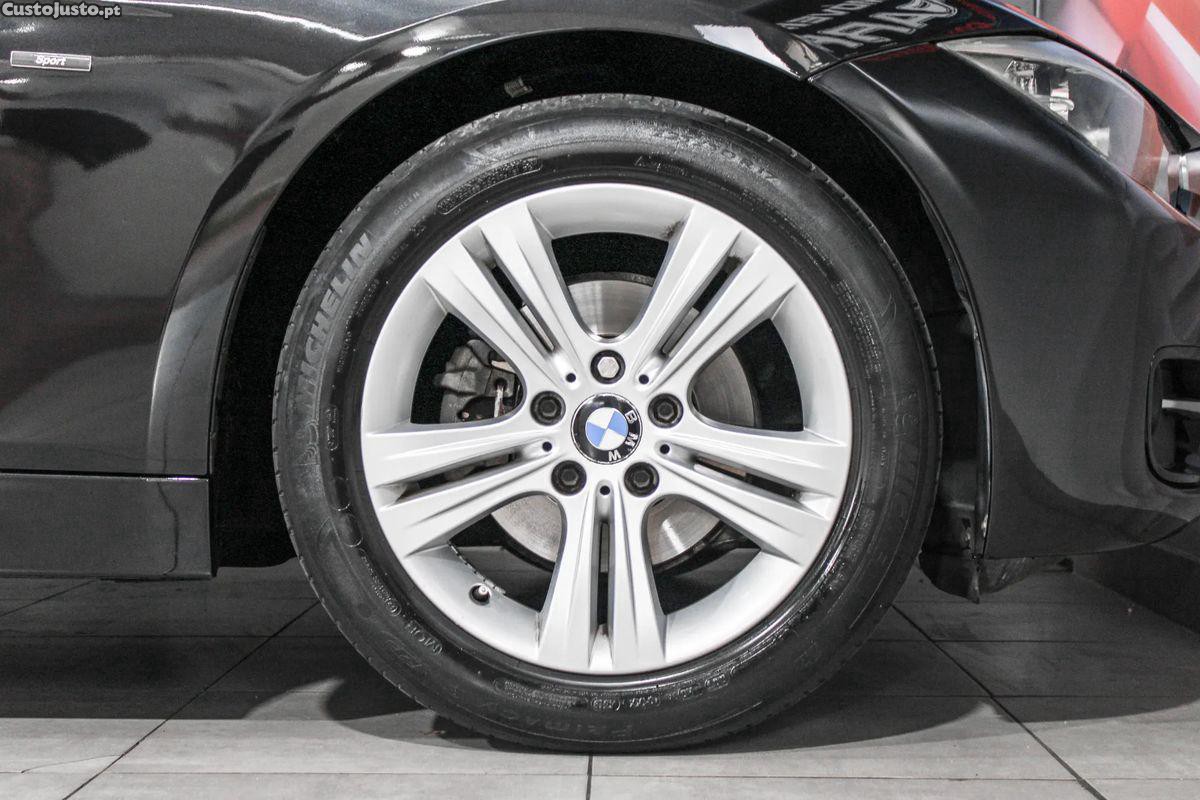 BMW 318 d Auto Line Sport — fotografia 18