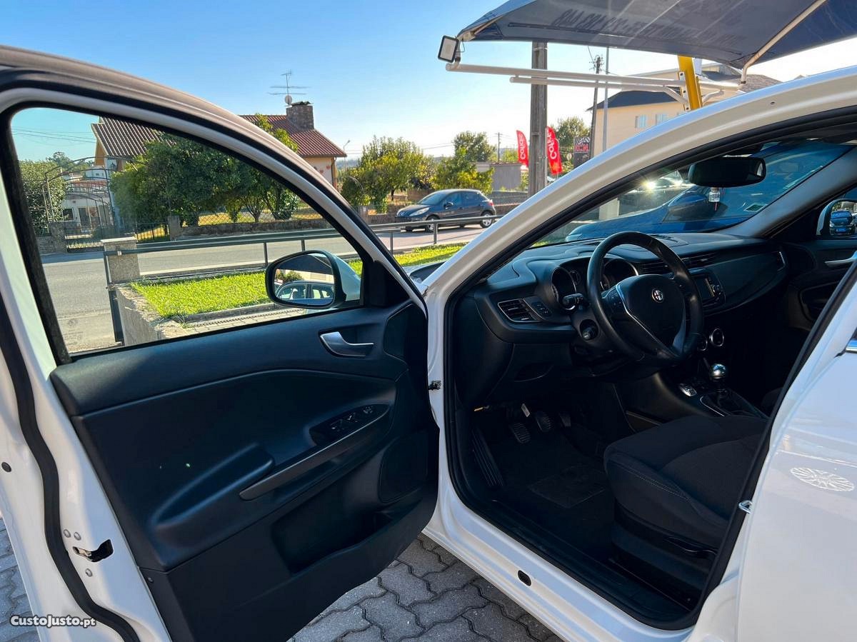 Alfa Romeo Giulietta 1.6 JTDm Distinctive — photo 3
