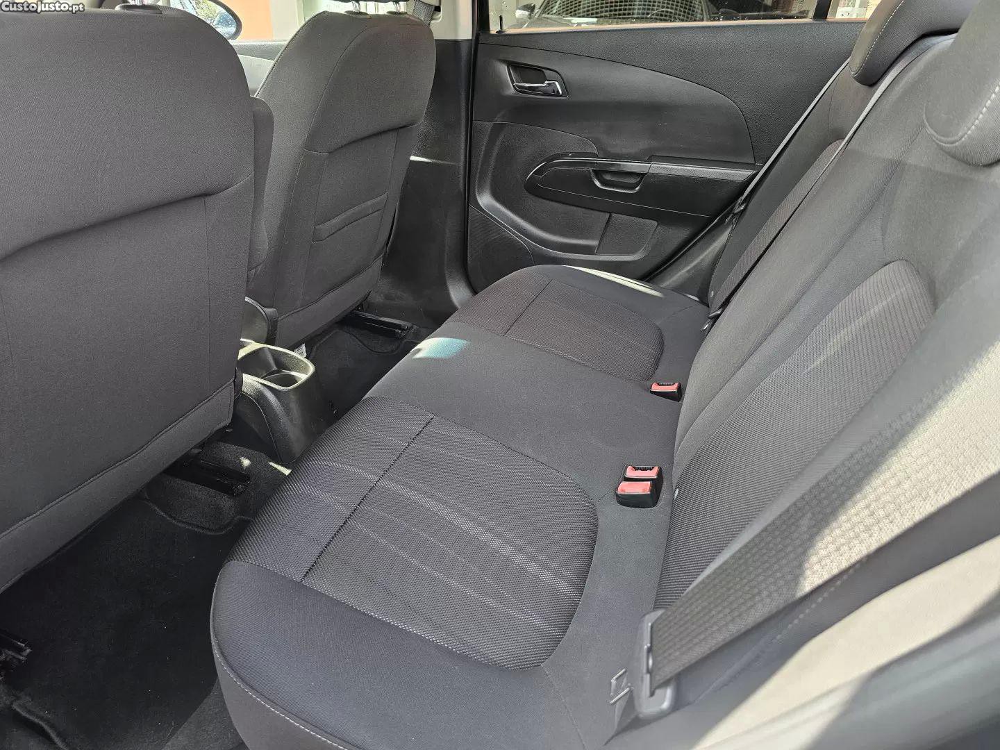 Chevrolet Aveo 1.3 vcdi lt — fotografia 3
