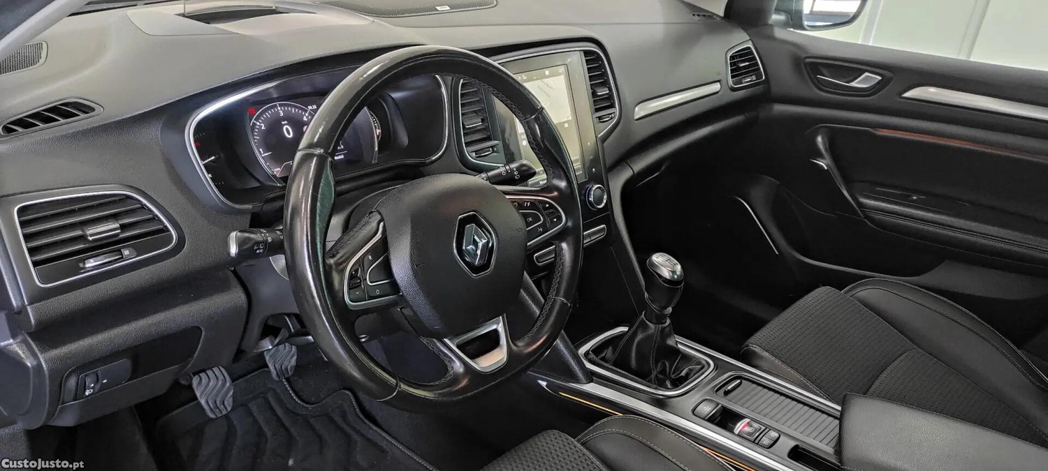 Renault Mégane 1.5 Blue dCi Bose Edition — photo 5