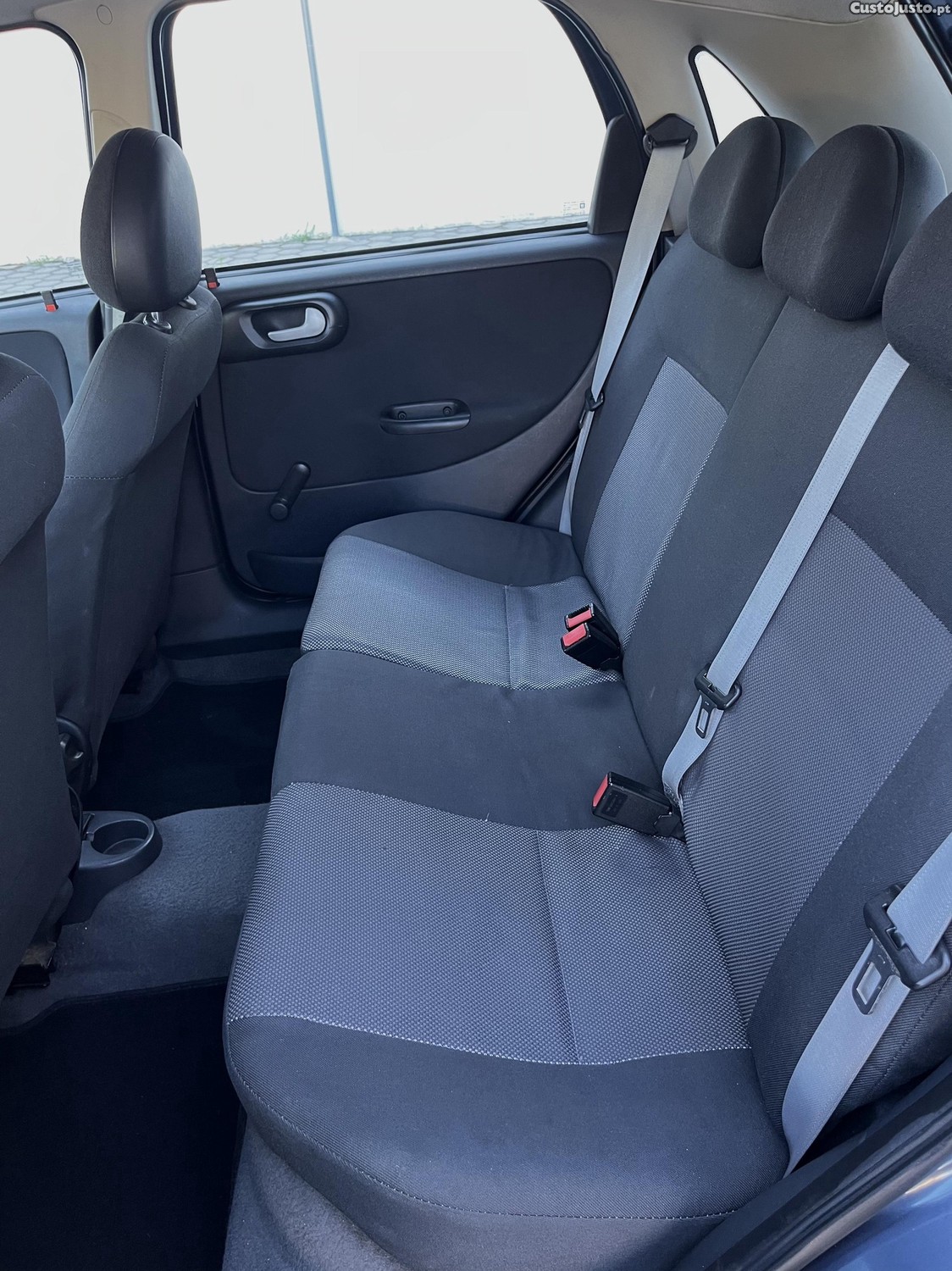 Opel Corsa 1.2i TwinPort — fotografia 5