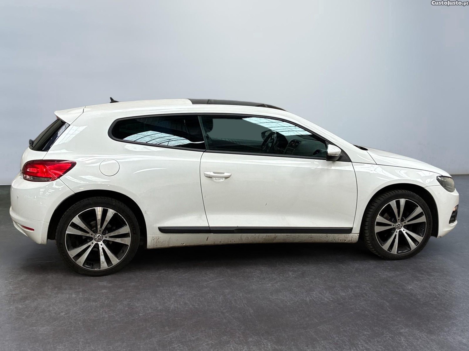 VW Scirocco 2.0 TDi Sportline - 13 — photo 4