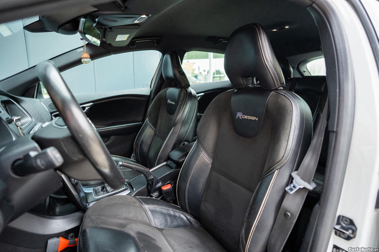 Volvo V40 D2 R Design — fotografia 11