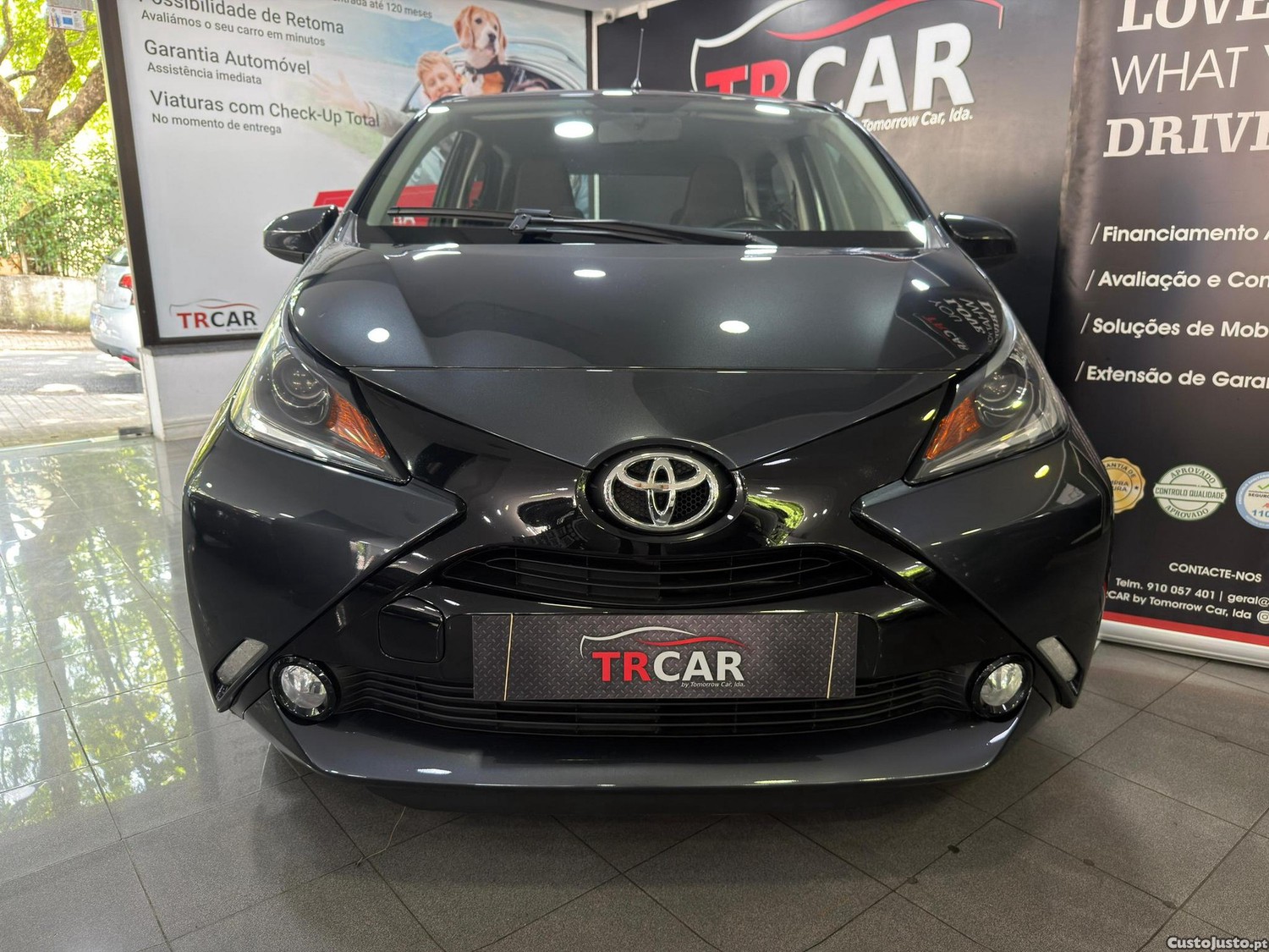 Toyota Aygo 1.0 X-Clusiv — fotografia 17