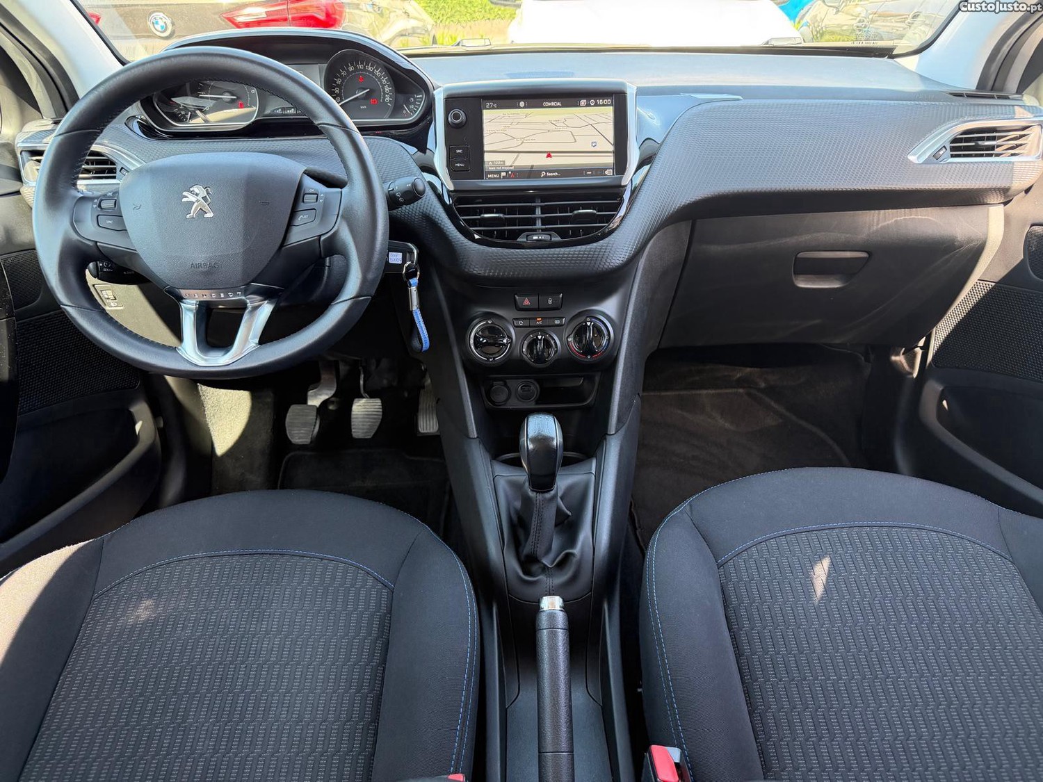 Peugeot 208 1.2 PureTech Signature — fotografia 15