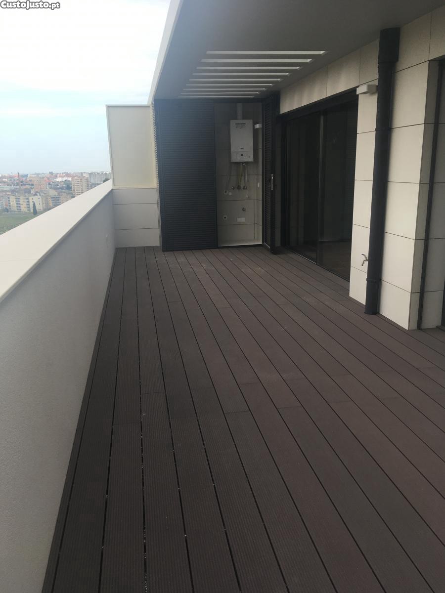T1 com terraço(ultimo piso), vistas panorâmicas, em prédio com ginásio
