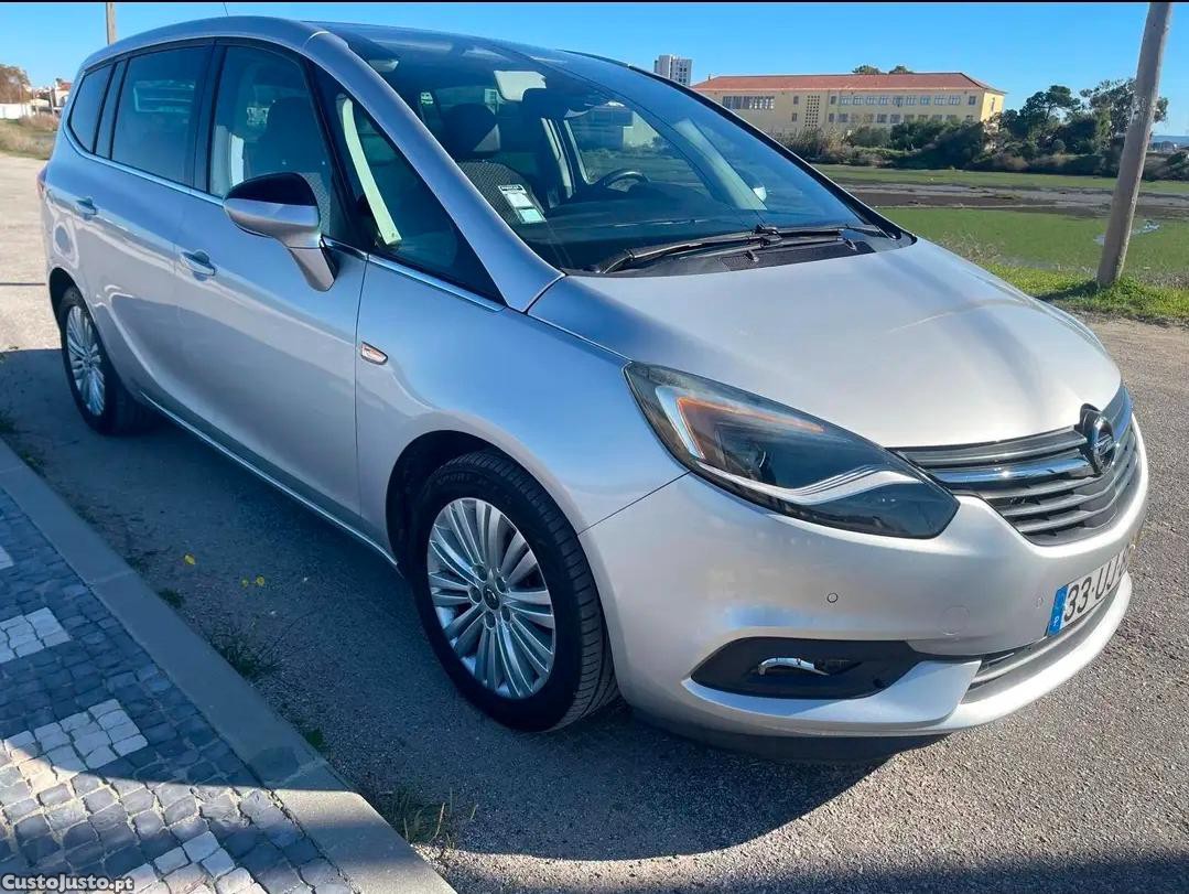 Opel Zafira Tourer — fotografia 7