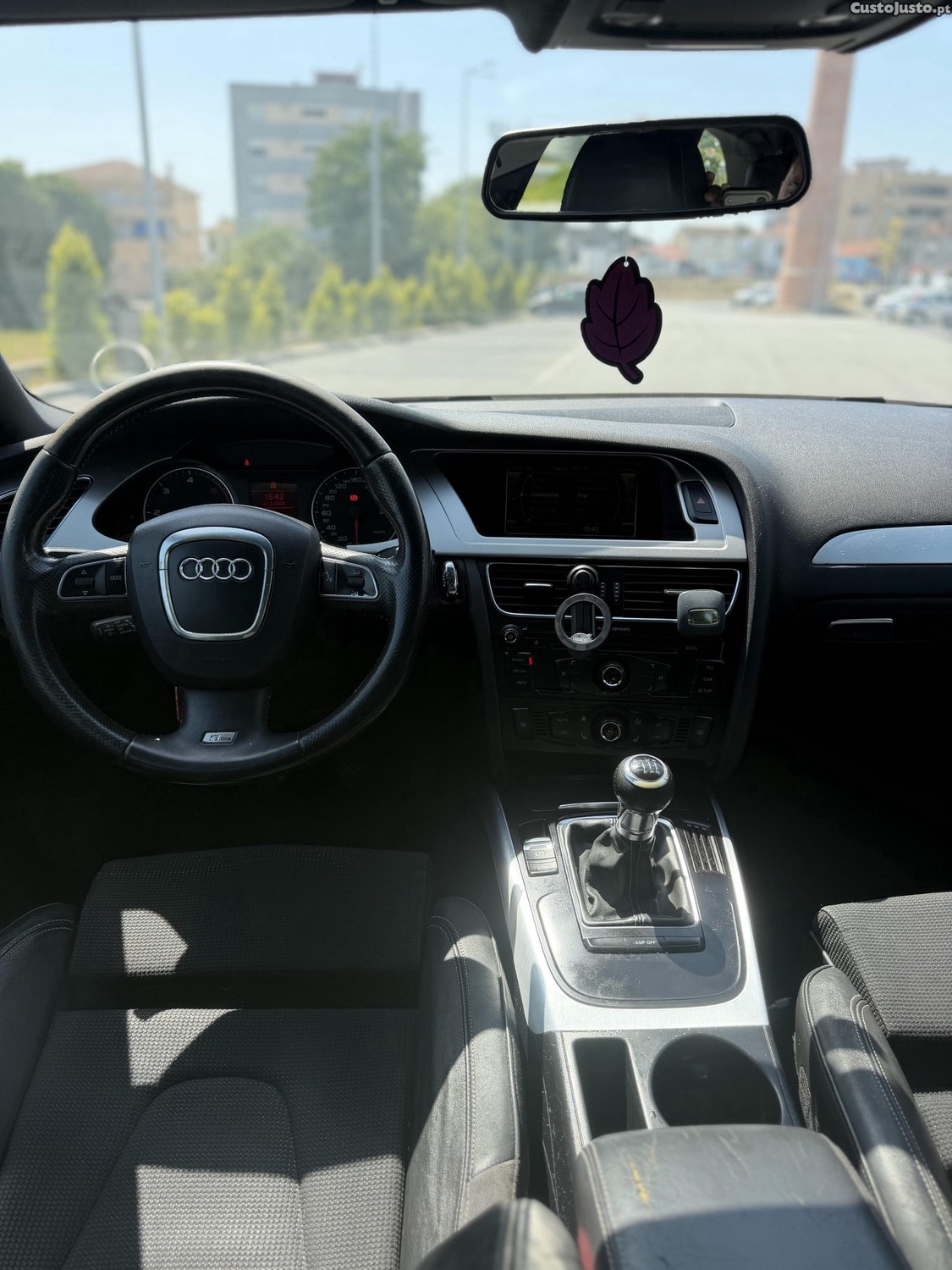Audi A4 2.0 TDi S-Line — fotografia 2