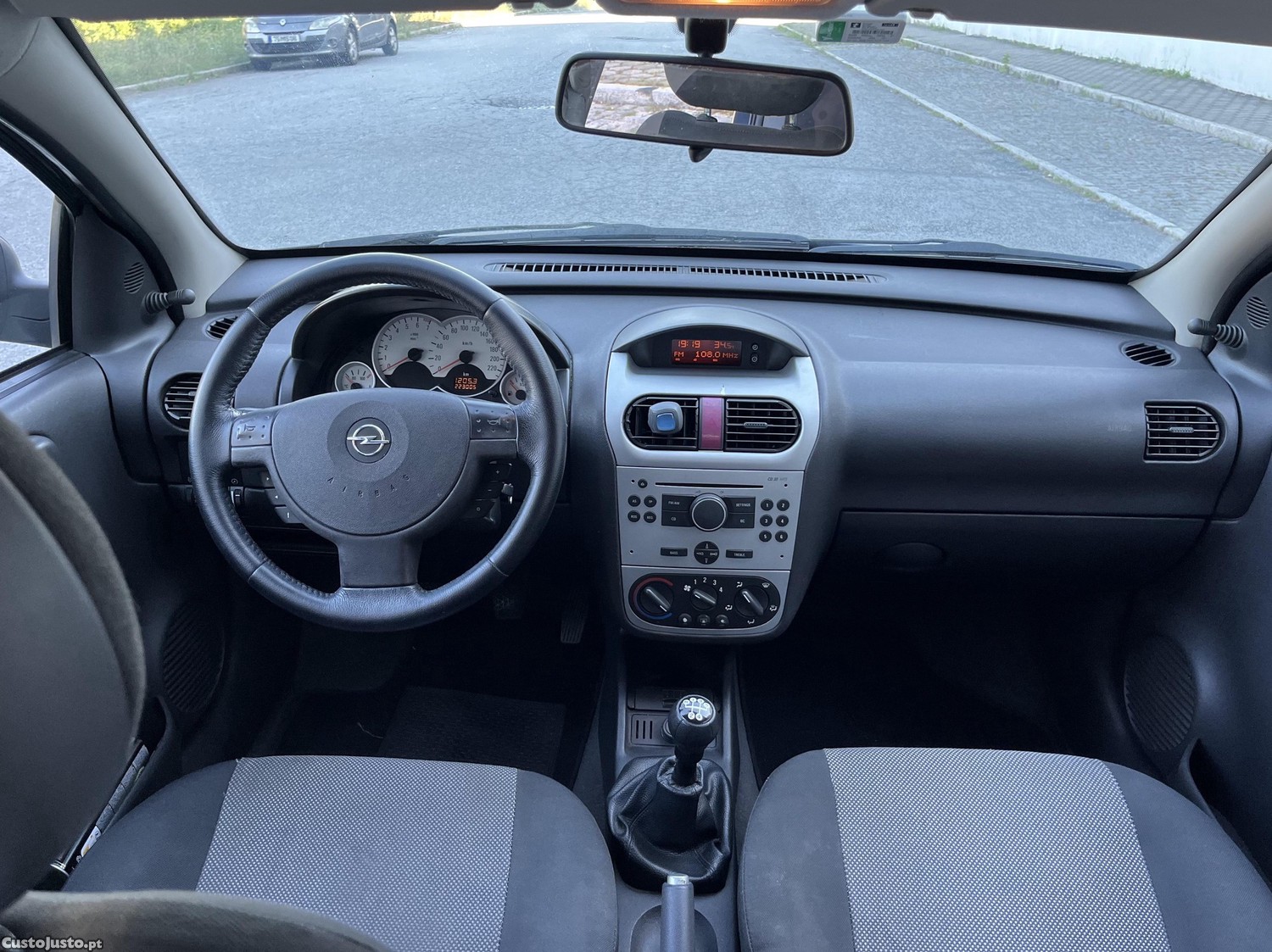 Opel Corsa 1.2i TwinPort — fotografia 4