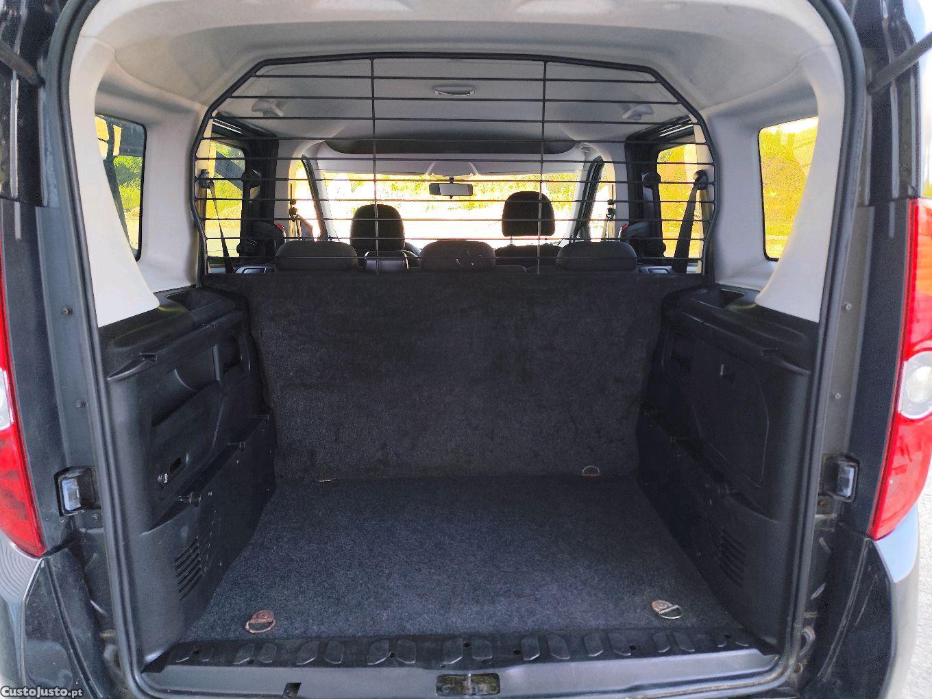 Fiat Doblo 1.3 MultiJet 5 Lugares — fotografia 2