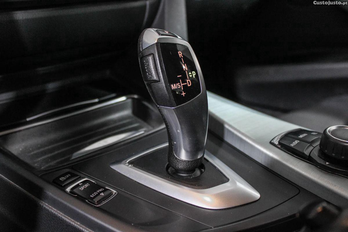 BMW 318 d Auto Line Sport — fotografia 23