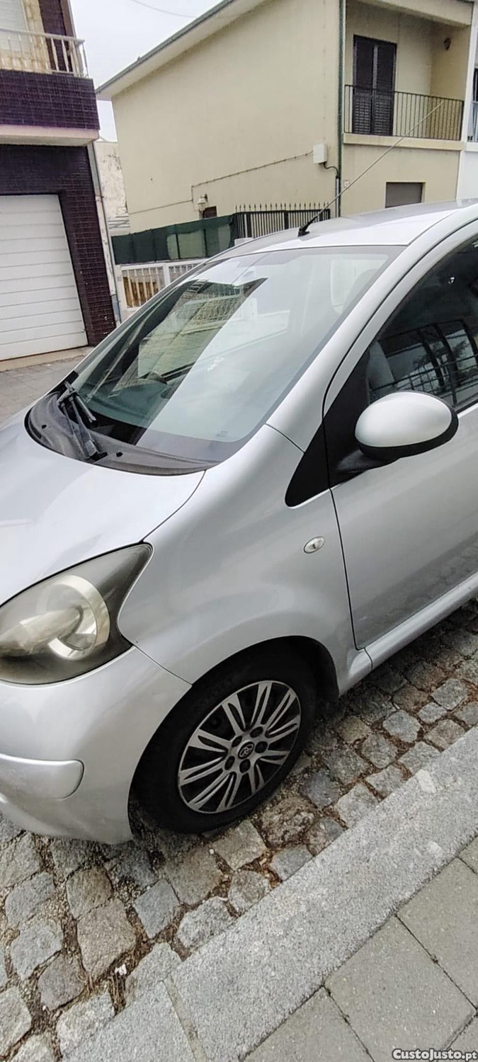 Toyota Aygo 1.o — fotografia 5