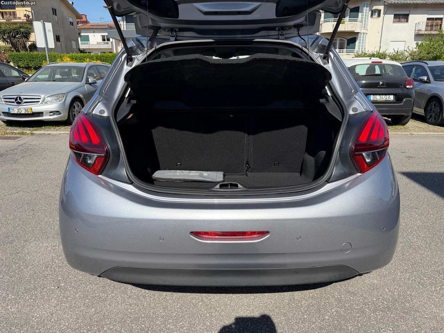 Peugeot 208 1.2 PureTech Signature — fotografia 13
