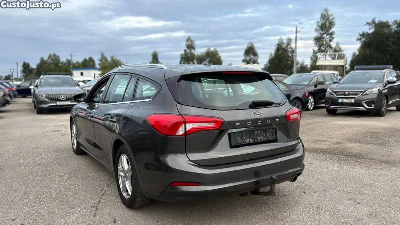Ford Focus 1.5 TDCi EcoBlue Con — fotografia 15