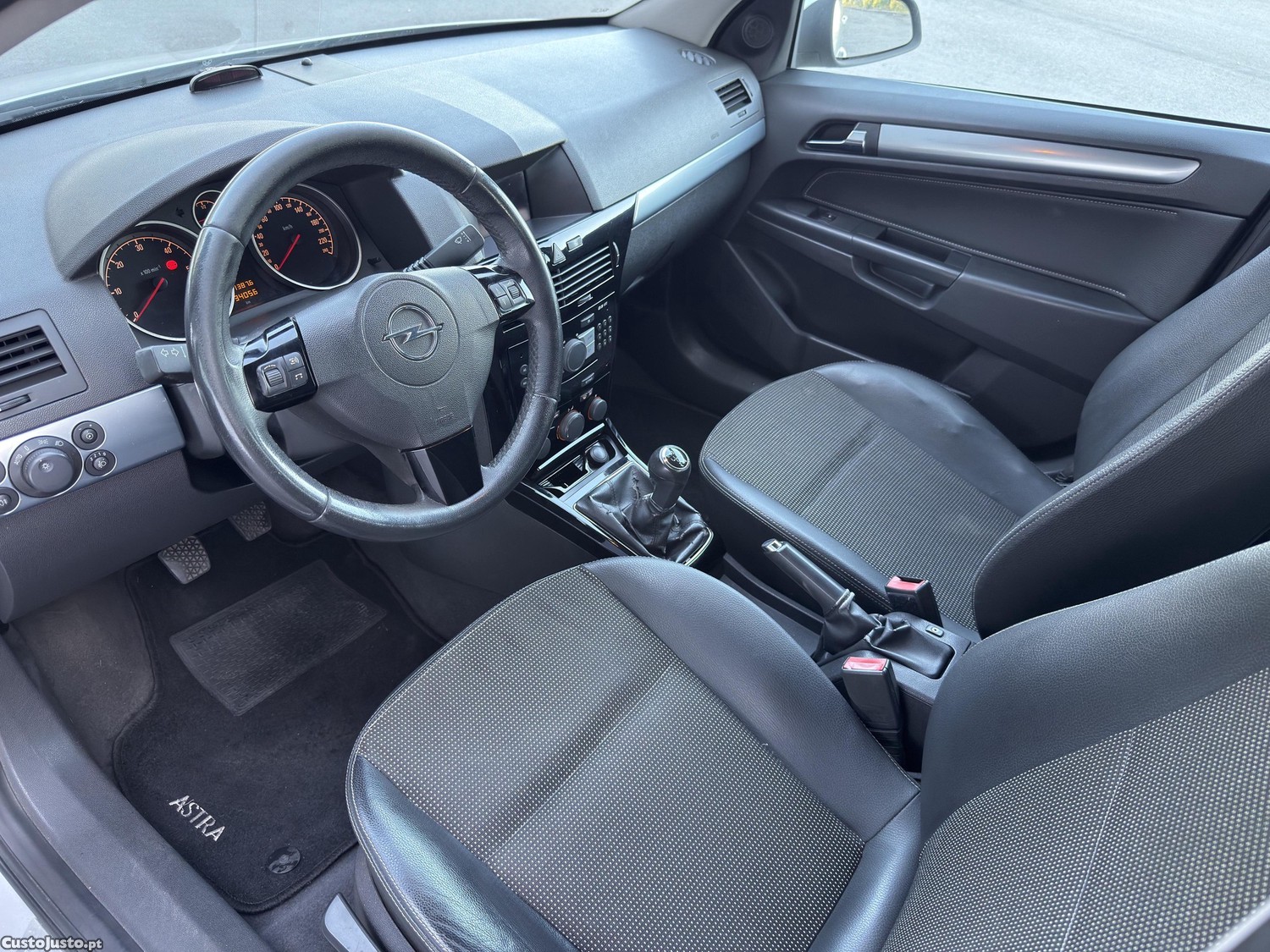 Opel Astra 1.7 CDTI — fotografia 4
