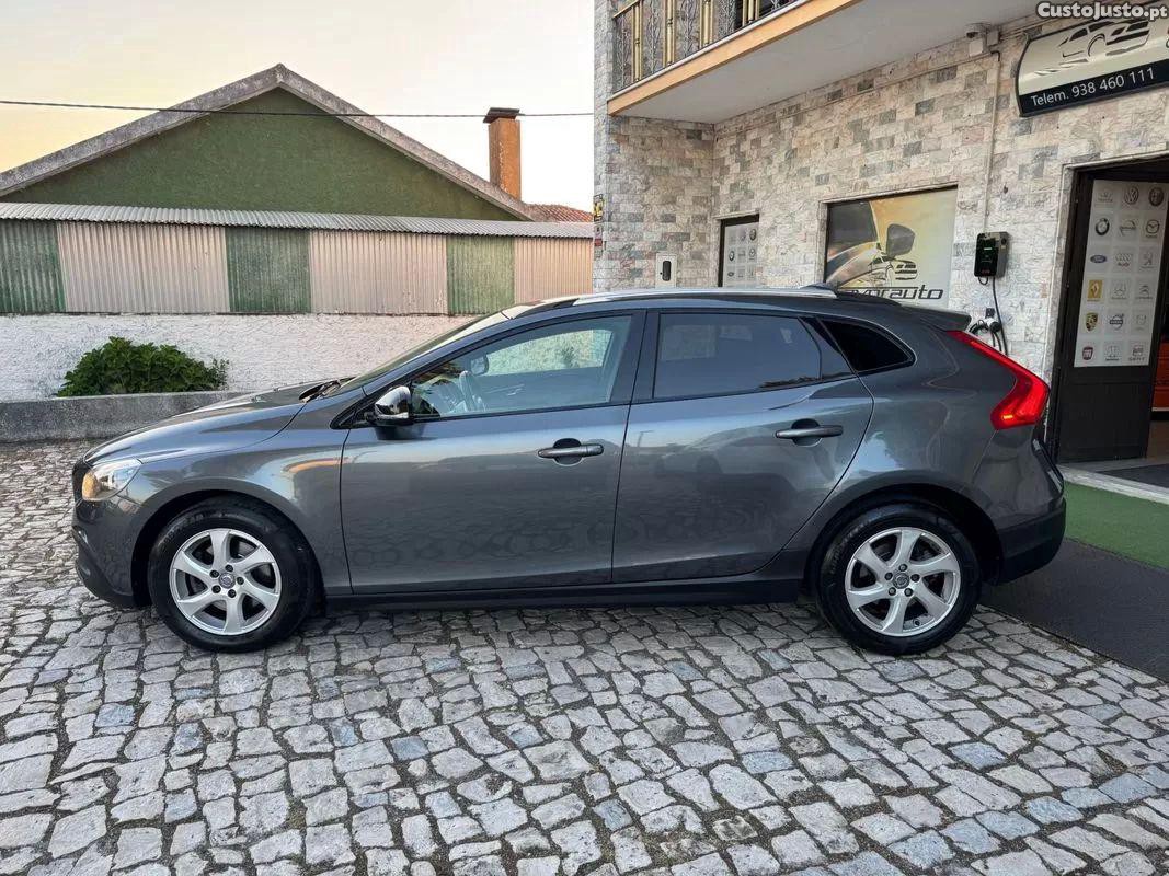 Volvo V40 1.6 d2 momentum — photo 4