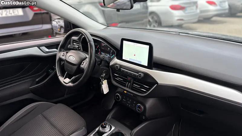Ford Focus 1.5 TDCi EcoBlue Con — fotografia 10