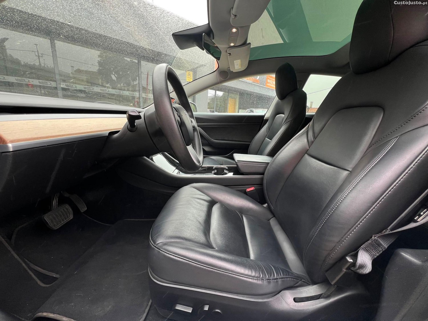 Tesla Model 3 Standard RWD Plus — fotografia 12