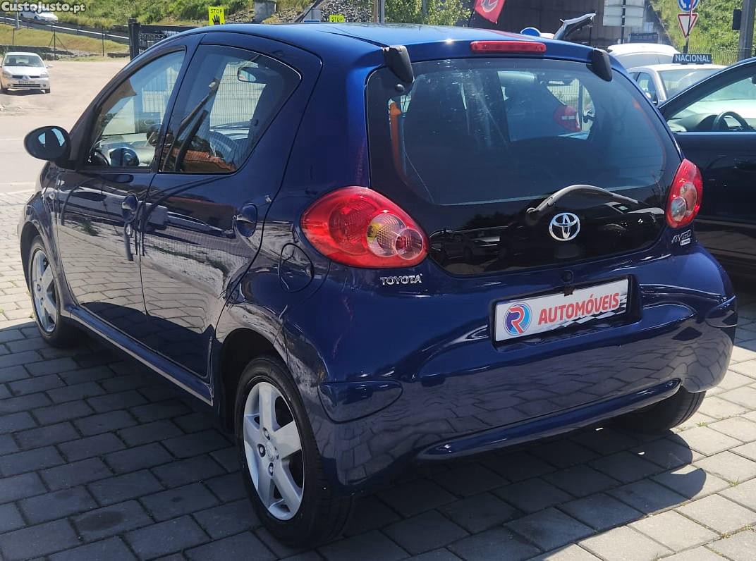 Toyota Aygo 1.4 HDI — fotografia 11