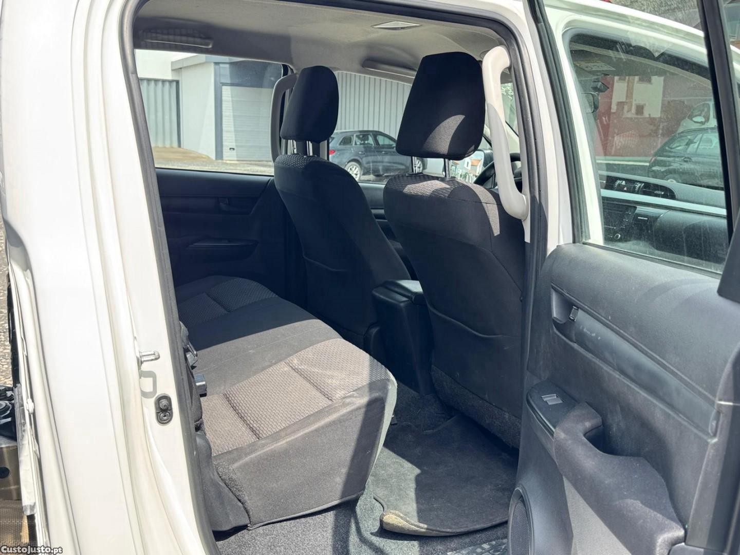 Toyota Hilux 2.4 D-4D 4x4 CD CM 5Lug 150cv — fotografia 16