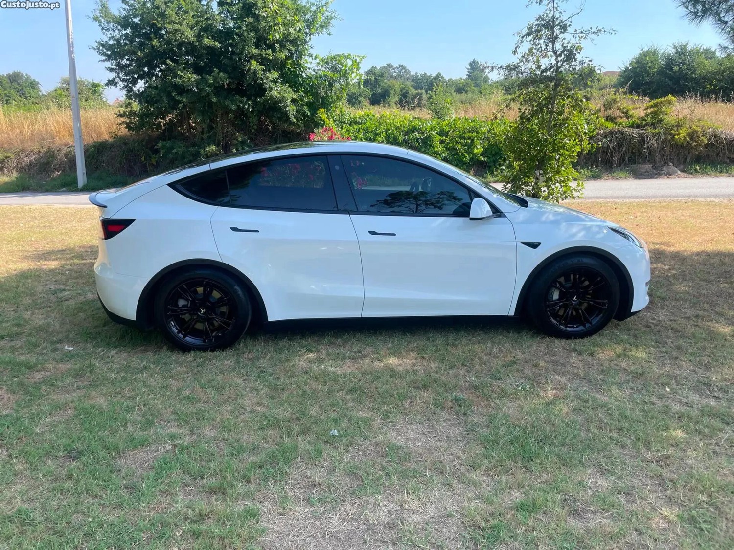 Tesla Model Y Long Range Dual Motor AWD — fotografia 12