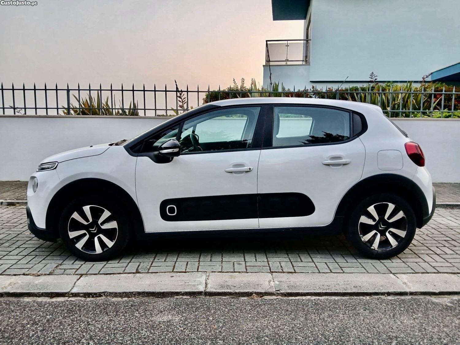 Citroën C3 1.5 BLUEHDi 102 FEEL AC - 20 — photo 2