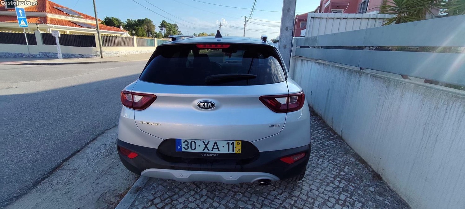 Kia Stonic 1.6 LX - 19 — photo 3